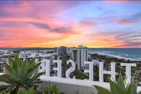 Stunning 2 Bedroom Beachside Penthouse with private rooftop terrace